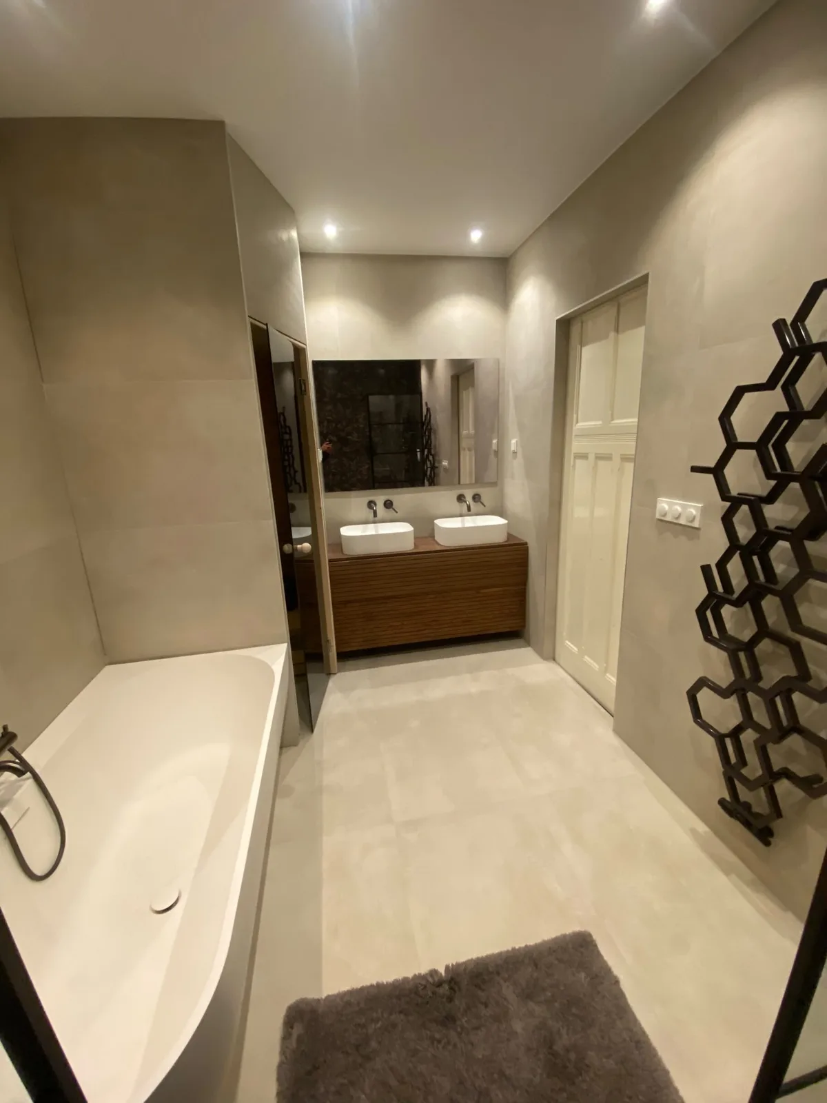Luxusná kúpeľňa – vaňa, dvojumývadlo a sauna